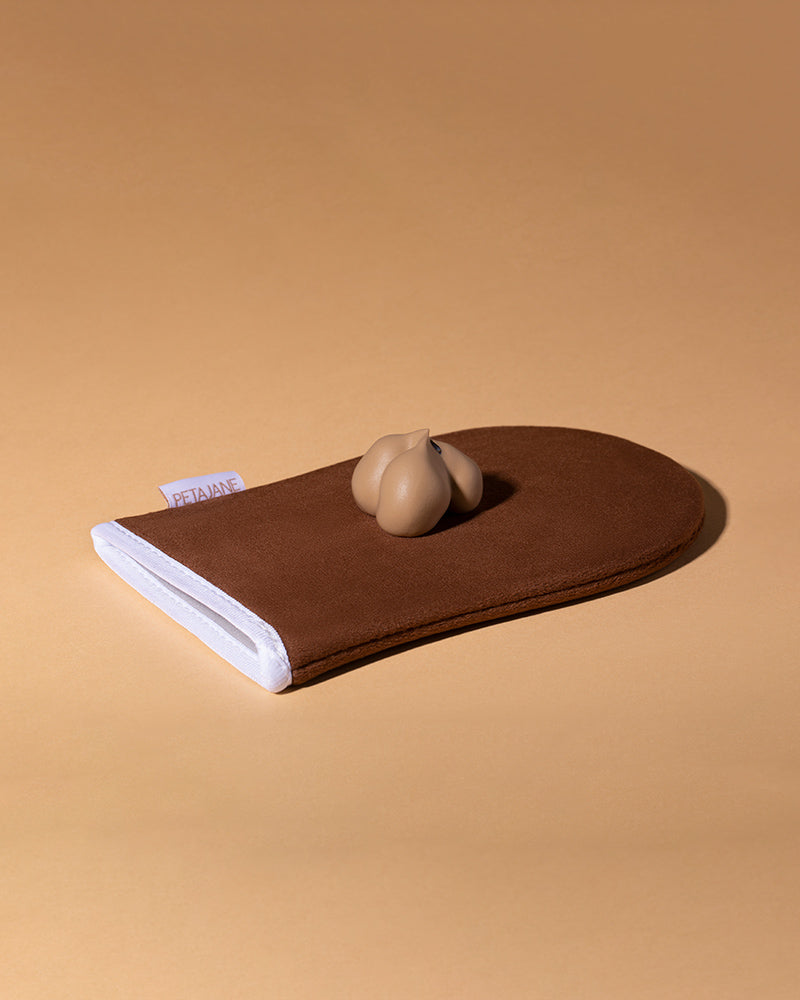 self tanning mousse on a Peta Jane Beauty mitt
